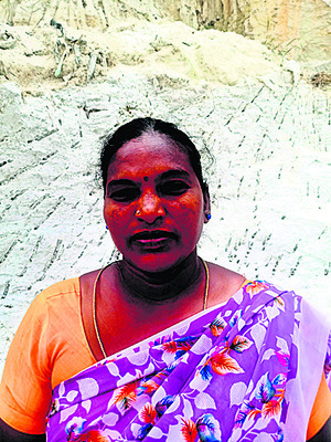 పచ్చ నేతల కన్ను6