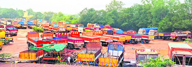రవాణా వాహన యజమానుల పరిస్థితి ముందు నుయ్యి.. వెనుక గొయ్య1