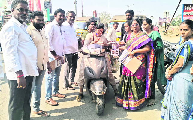 సంతకాలకు కోటెత్తారు 1