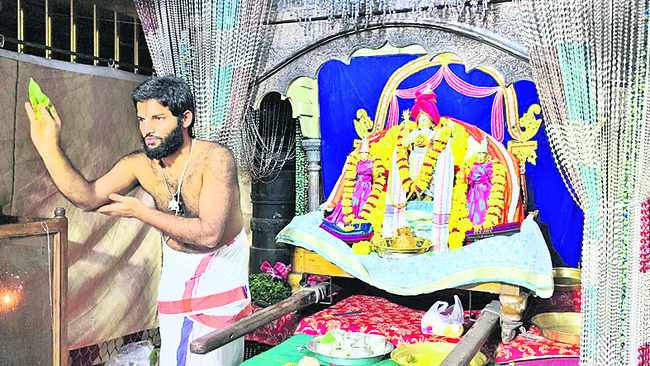 అప్పన్నకు విశేషంగా ఆర్జిత సేవలు 1