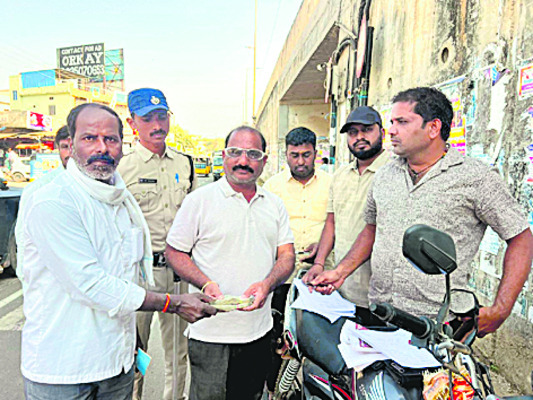 తనిఖీల్లో రూ.లక్ష స్వాధీనం 
1