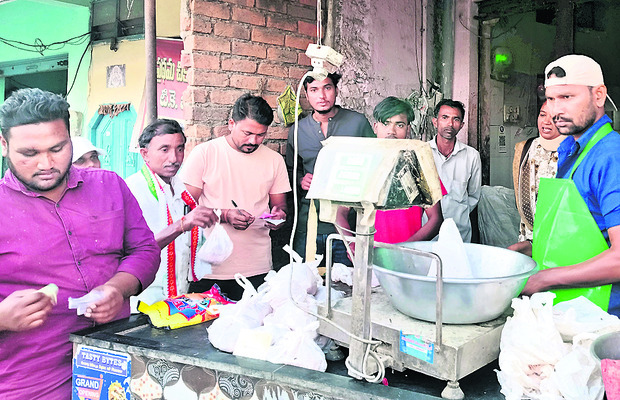 పోలింగ్‌ ఇలా.. విద్యార్థులు భళా..2