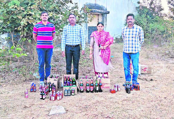 బెల్ట్‌ షాపులపై దాడులు 
1