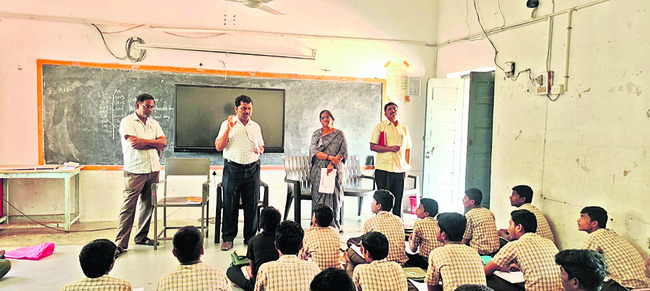 బ్యాంకు ఖాతాలో  నగదు మాయం3