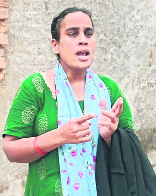 సెల్‌టవర్‌ ఎక్కి డ్వాక్రా మహిళ ఆత్మహత్యాయత్నం7