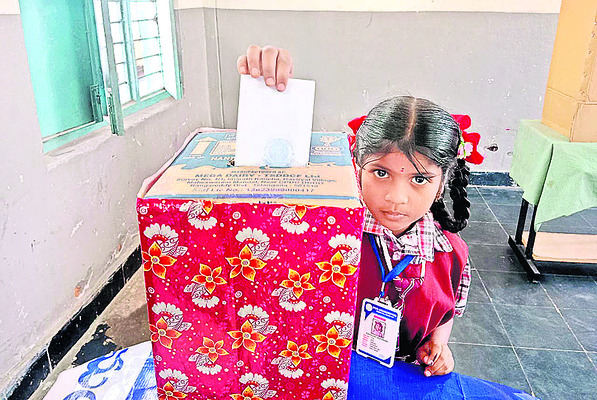 పోలింగ్‌ ఇలా.. విద్యార్థులు భళా..3