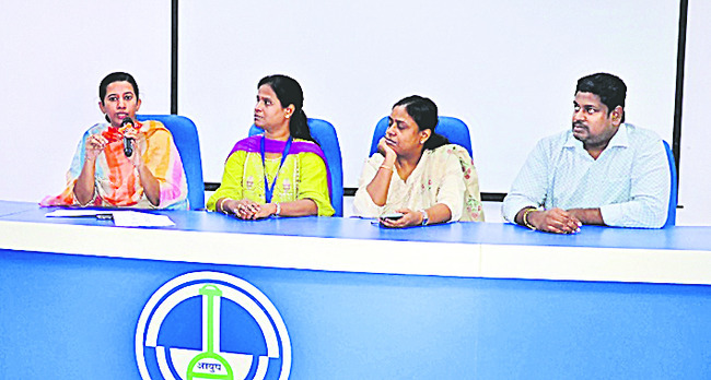 గుడివాడలో మ్యూటేషన్‌ మాయ8