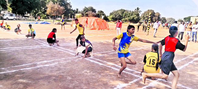 క్రీడల్లో రాణిస్తే ఉజ్వల భవిష్యత్తు 1