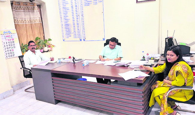 నూరు శాతం  రికవరీలు సాధించాలి 1