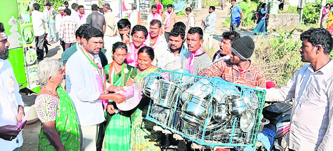 బాండు పేపర్‌ రాసి..  హామీ ఇచ్చి 
2