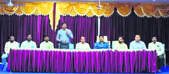 పోస్టల్‌ బ్యాలెట్‌ కేంద్రం పరిశీలన 
1