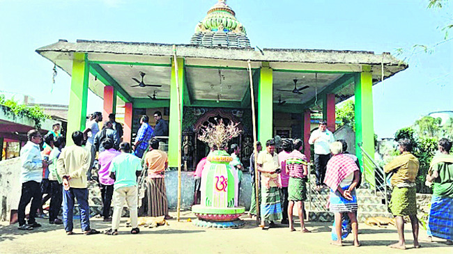 గోపీనాథ ఆలయంలో చోరీ1