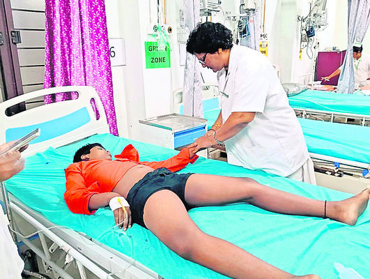 దైవదర్శనానికి వెళ్తూ కానరాని లోకాలకు 
4