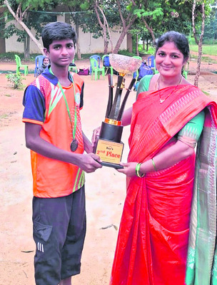 సెల్‌టవర్‌ ఎక్కి డ్వాక్రా మహిళ ఆత్మహత్యాయత్నం6