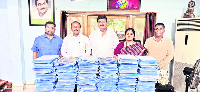     ప్రైవేటీకరణ తగదు 1