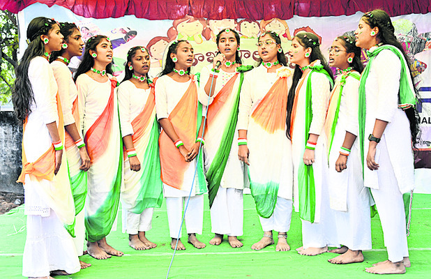 సందడిగా బాలోత్సవం1