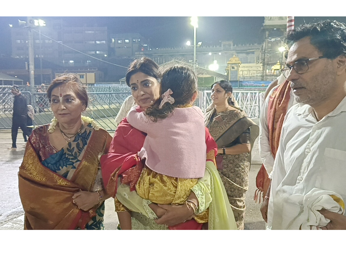 Actress Shriya Saran Visits Tirumala With Family Photos1