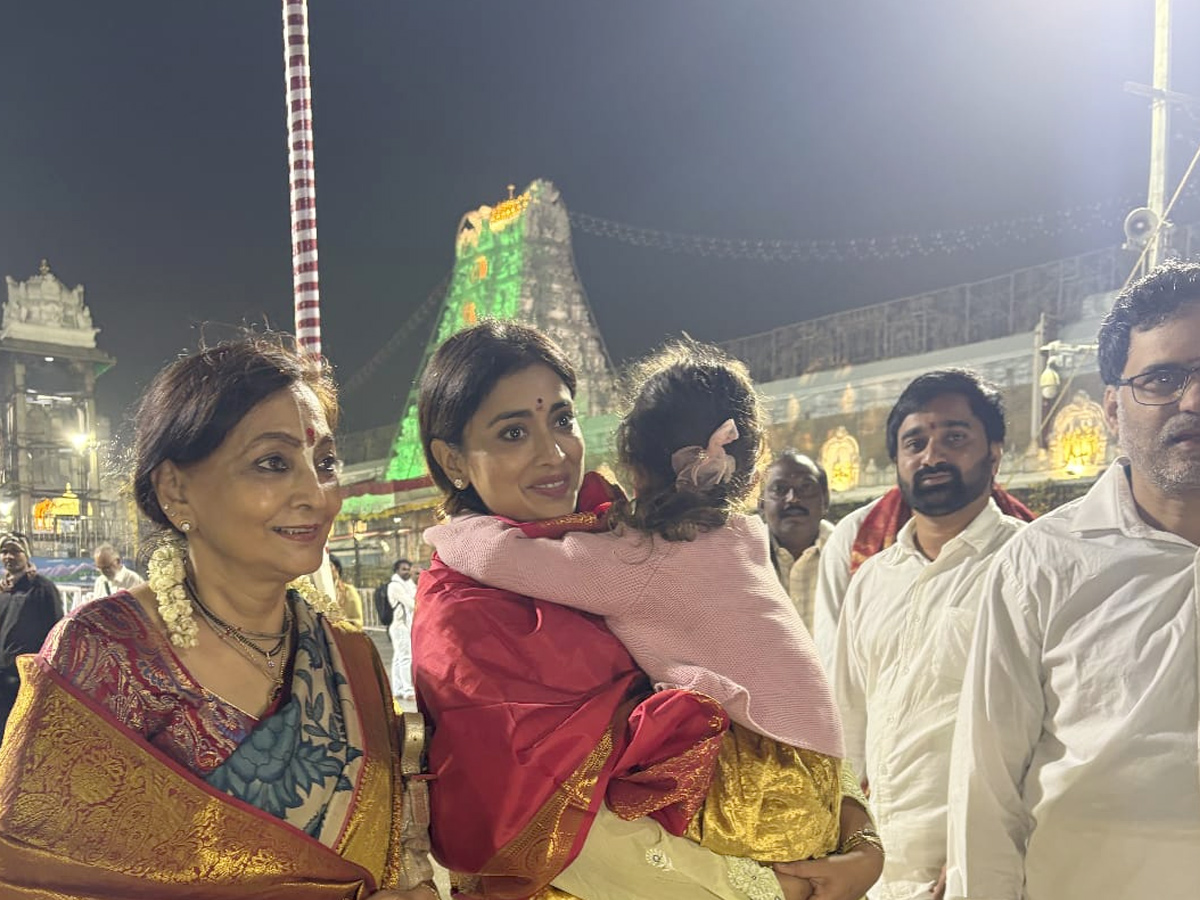 Actress Shriya Saran Visits Tirumala With Family Photos11