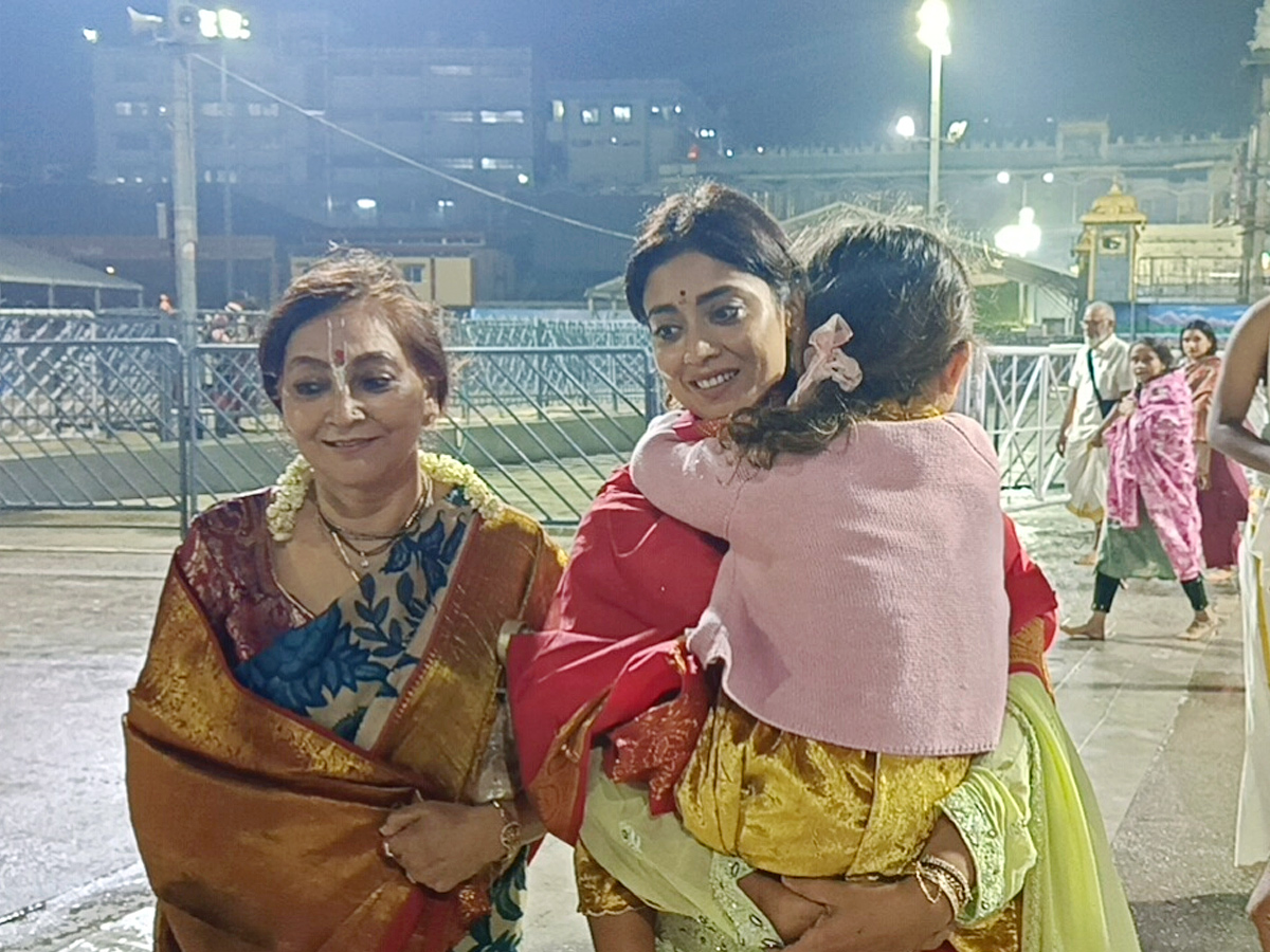 Actress Shriya Saran Visits Tirumala With Family Photos2