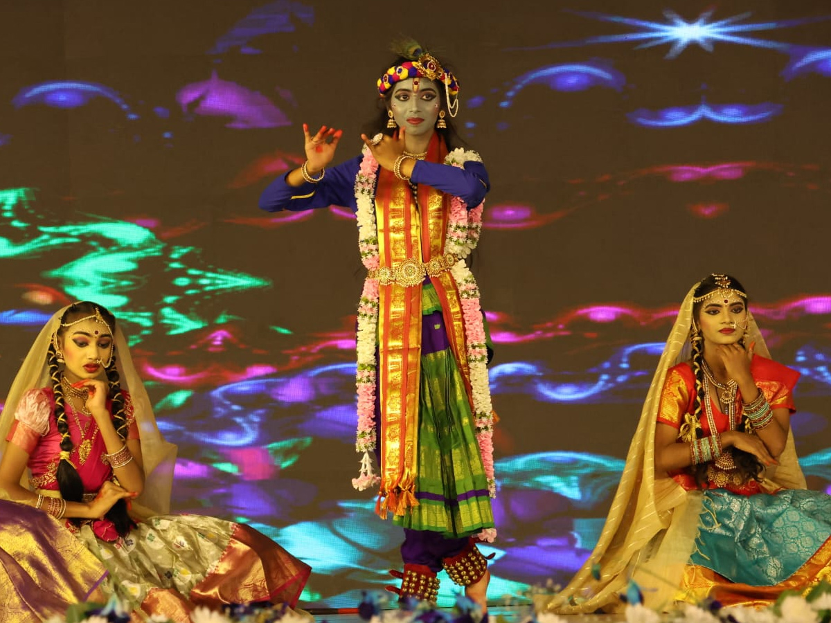 Tollywood Hero Rana At Telangana Rising Global Summit Photos12