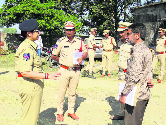 పోలింగ్‌ సిబ్బందికి సౌకర్యాలు కల్పించాలి1