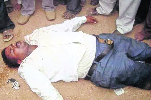 ప్రభుత్వ స్కూళ్ల మూసివేత  నిరసిస్తూ ధర్నా1