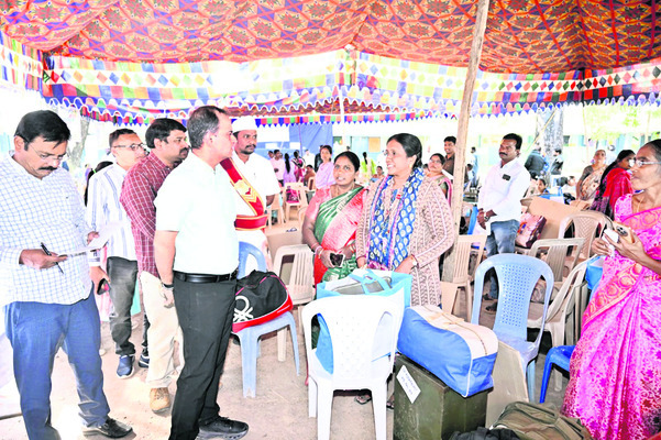 తొలిపోరు నేడే..1