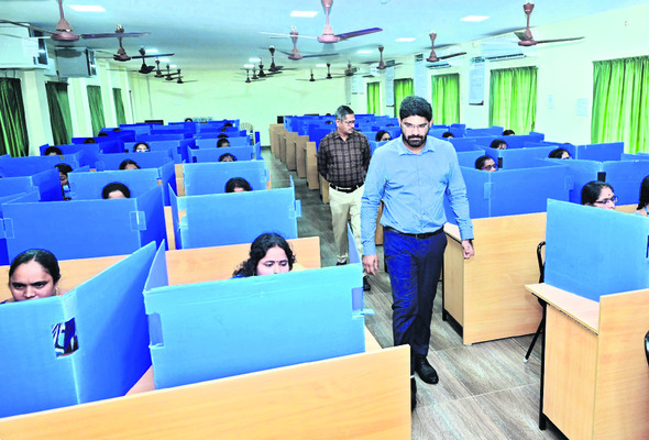 నేరాలు చేశారు.. చిక్కారు 
8