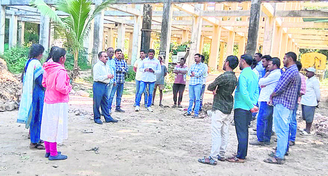 అన్నీ అసౌకర్యాలే.. 
3