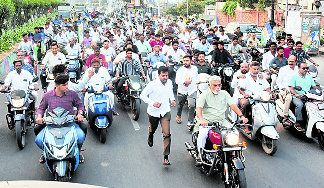 వైద్య కళాశాలల ప్రైవేటీకరణపై ప్రజల నుంచి తీవ్ర నిరసన 1