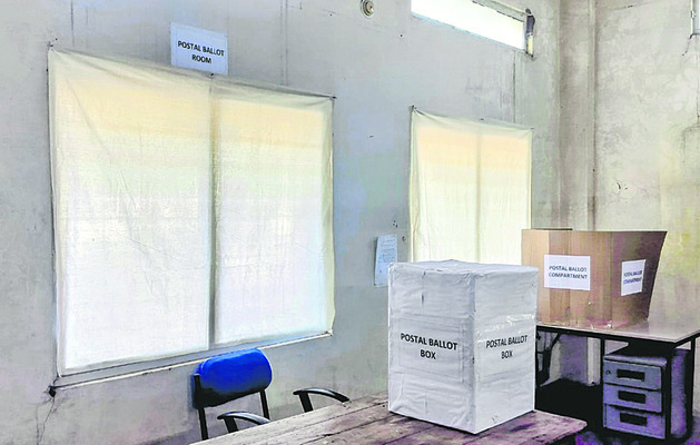 నేటినుంచి  పోస్టల్‌ బ్యాలెట్‌ స్వీకరణ 
1