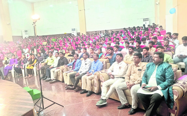 జీవితంలో సవాళ్లను అధిగమించాలి 1