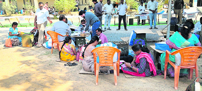 అన్నీ అసౌకర్యాలే.. 
2