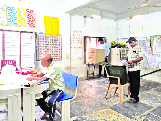 నేడు 152 సర్పంచ్‌ స్థానాలు, 1,241 వార్డులకు ఎన్నికలు4