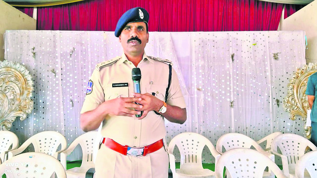 ఎన్నికల విధుల్లో అప్రమత్తంగా ఉండాలి1