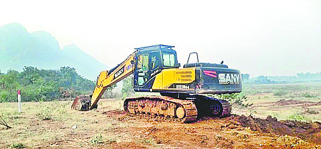 అక్రమ మైనింగ్‌పై విజిలెన్స్‌ అధికారుల దాడి 1