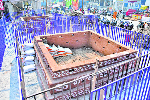 భవానీ దీక్షల విరమణకు సర్వం సిద్ధం 1