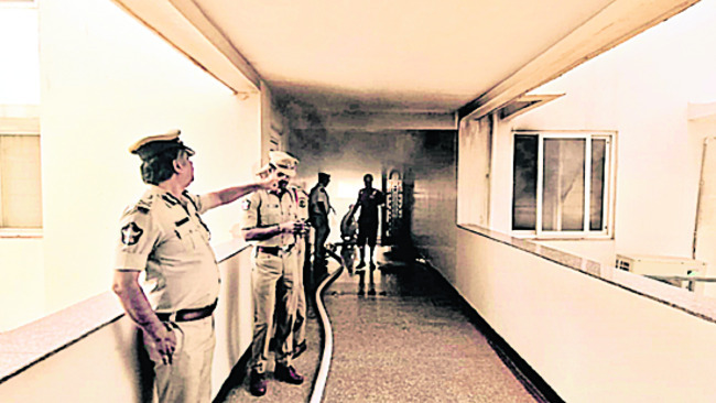 అపార్ట్‌మెంట్‌లో అగ్నిప్రమాదం 1