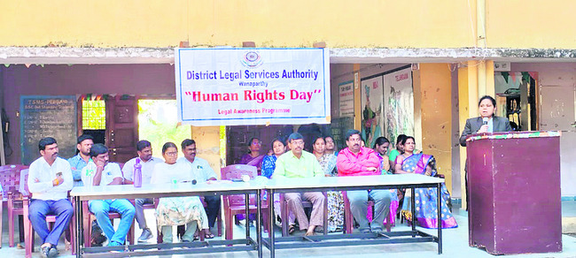 ఎన్నికలు జరిగే  మండలాల్లో సెలవులు 1