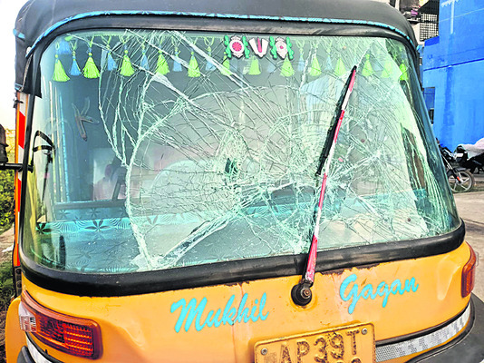 ● ఇన్‌స్టాగ్రామ్‌ ద్వారా పరిచయమైన యువతి కోసం హైదరాబాద్‌1