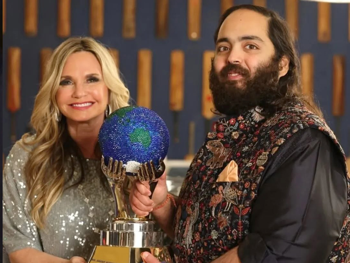 Anant Ambani Receives the Global Humanitarian Award Photos1