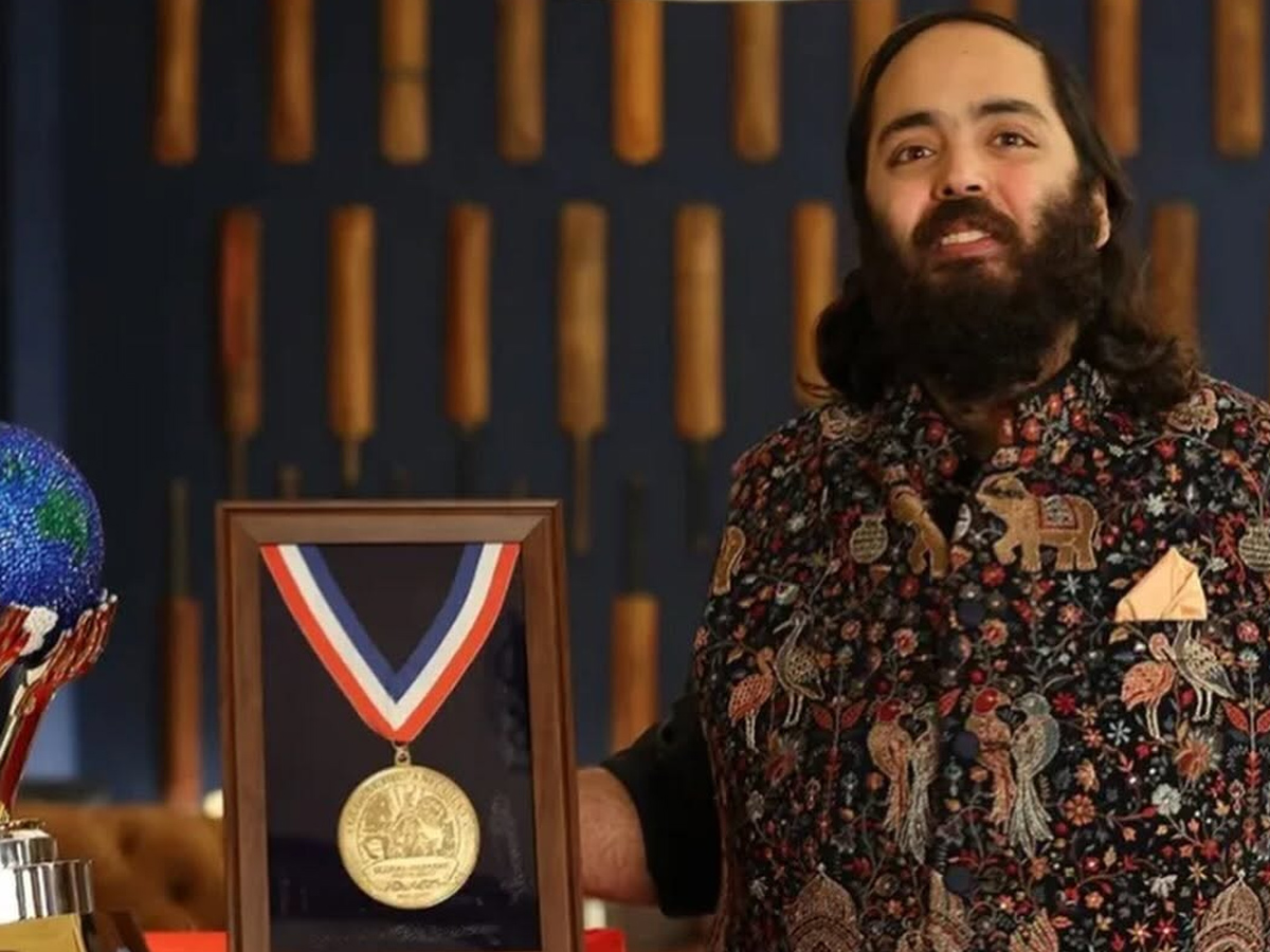 Anant Ambani Receives the Global Humanitarian Award Photos6