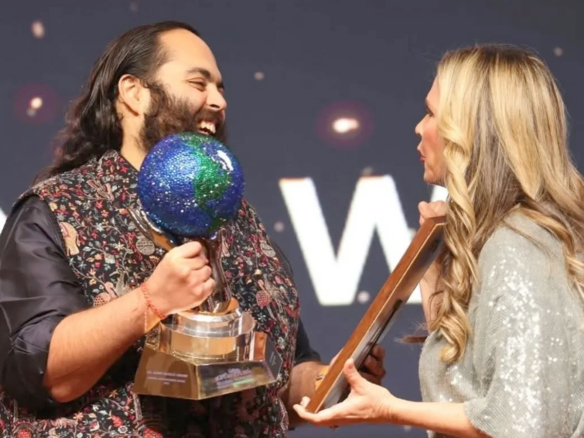 Anant Ambani Receives the Global Humanitarian Award Photos8