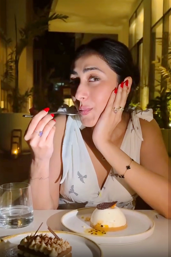 Dhanashree verma enjoys vacation In sri lanka Photos16