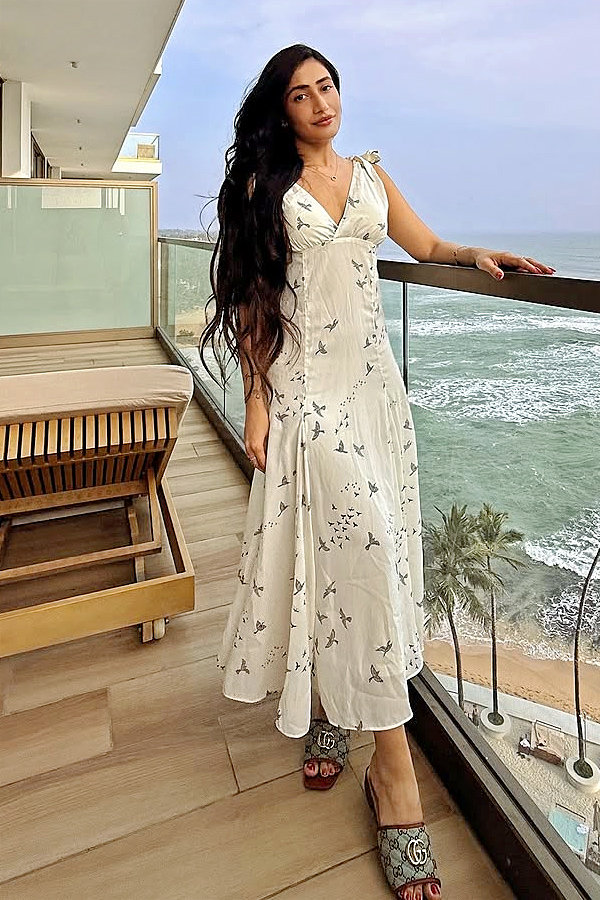 Dhanashree verma enjoys vacation In sri lanka Photos17