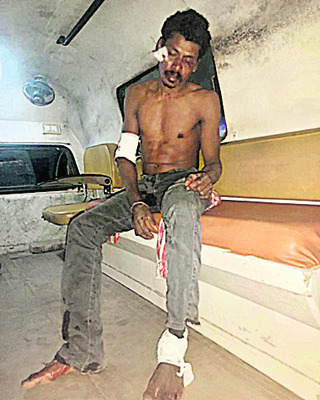 రోడ్డు ప్రమాదంలో ఇద్దరికి గాయాలు 1