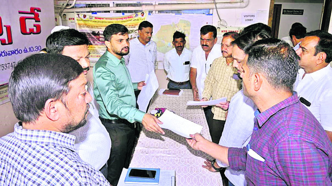 వంద శాతం  ఉత్తీర్ణత సాధించాలి 1