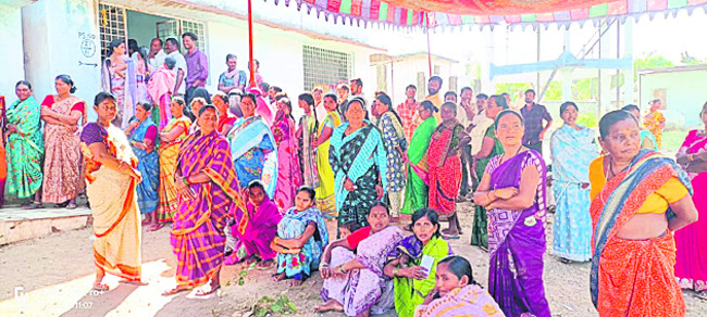 ● ప్రశాంతంగా ముగిసిన తొలి విడత ఎన్నికలు ● ఐదు మండలాల్లో1