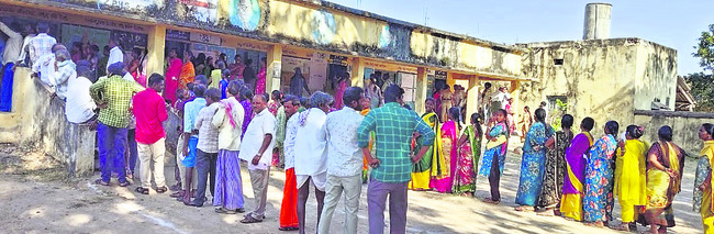 తొలి విడత పంచాయతీ ఎన్నికల్లో 89.69 శాతం పోలింగ్‌ 1