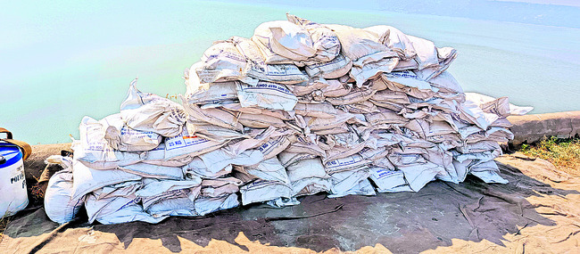 రిజర్వాయర్‌ రివిట్‌మెంట్‌కు మరమ్మతులు1